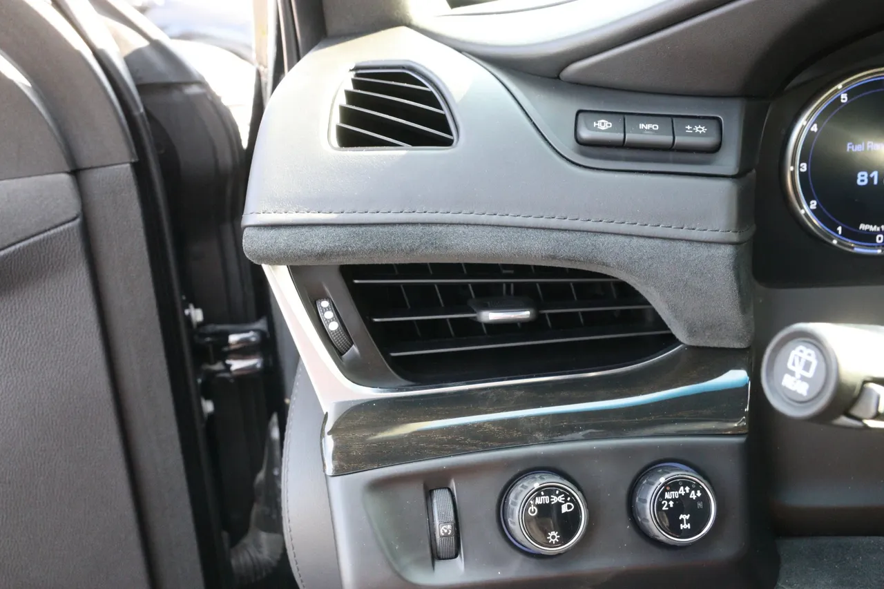 2018 Cadillac Escalade — photo 22 of 36