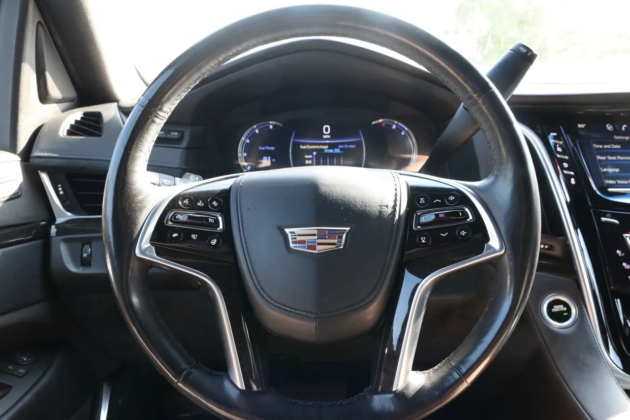2018 Cadillac Escalade — photo 23 of 36