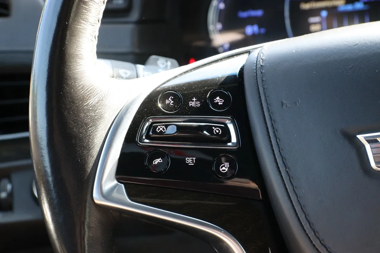2018 Cadillac Escalade — photo 24 of 36