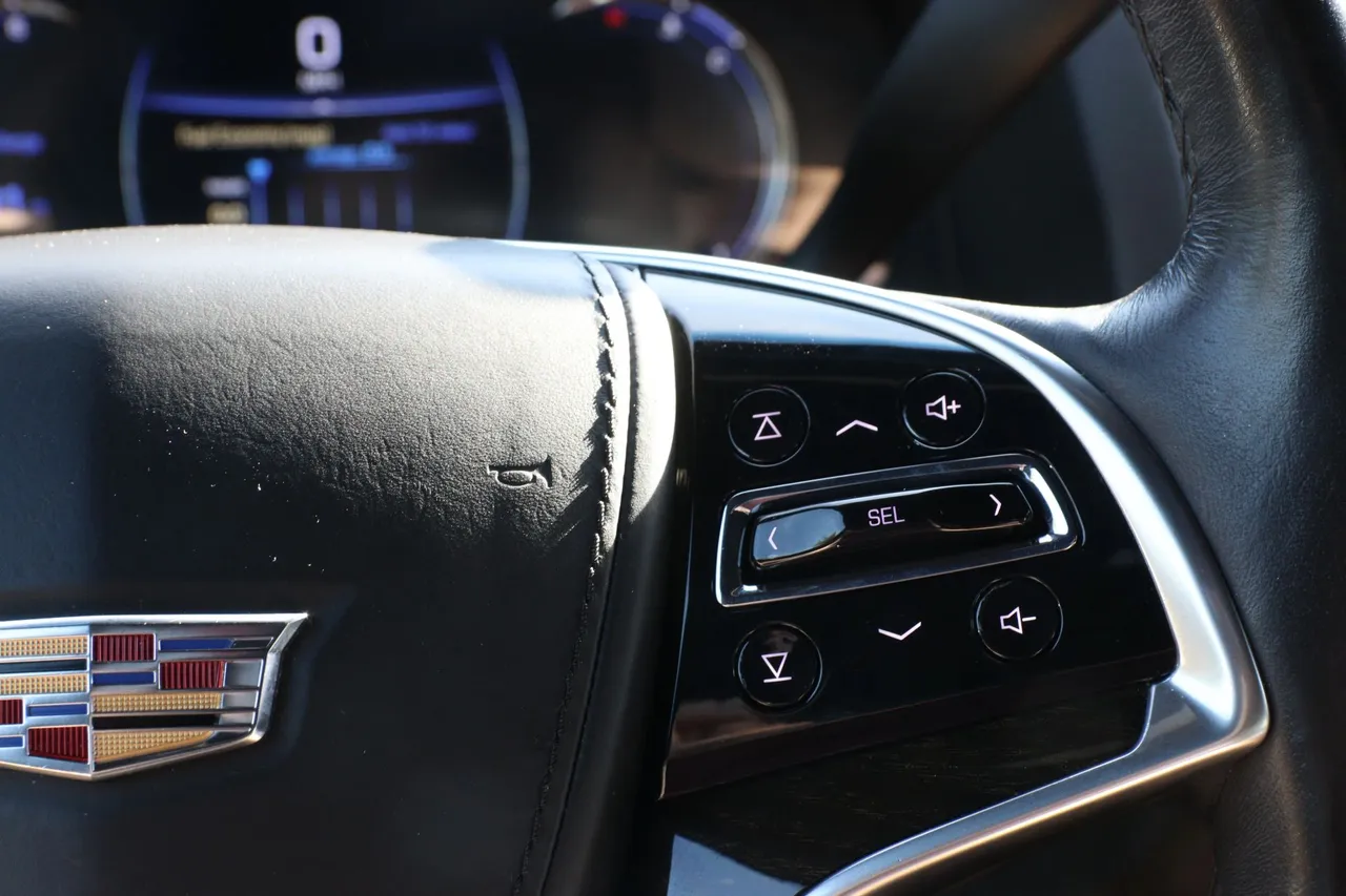 2018 Cadillac Escalade — photo 25 of 36