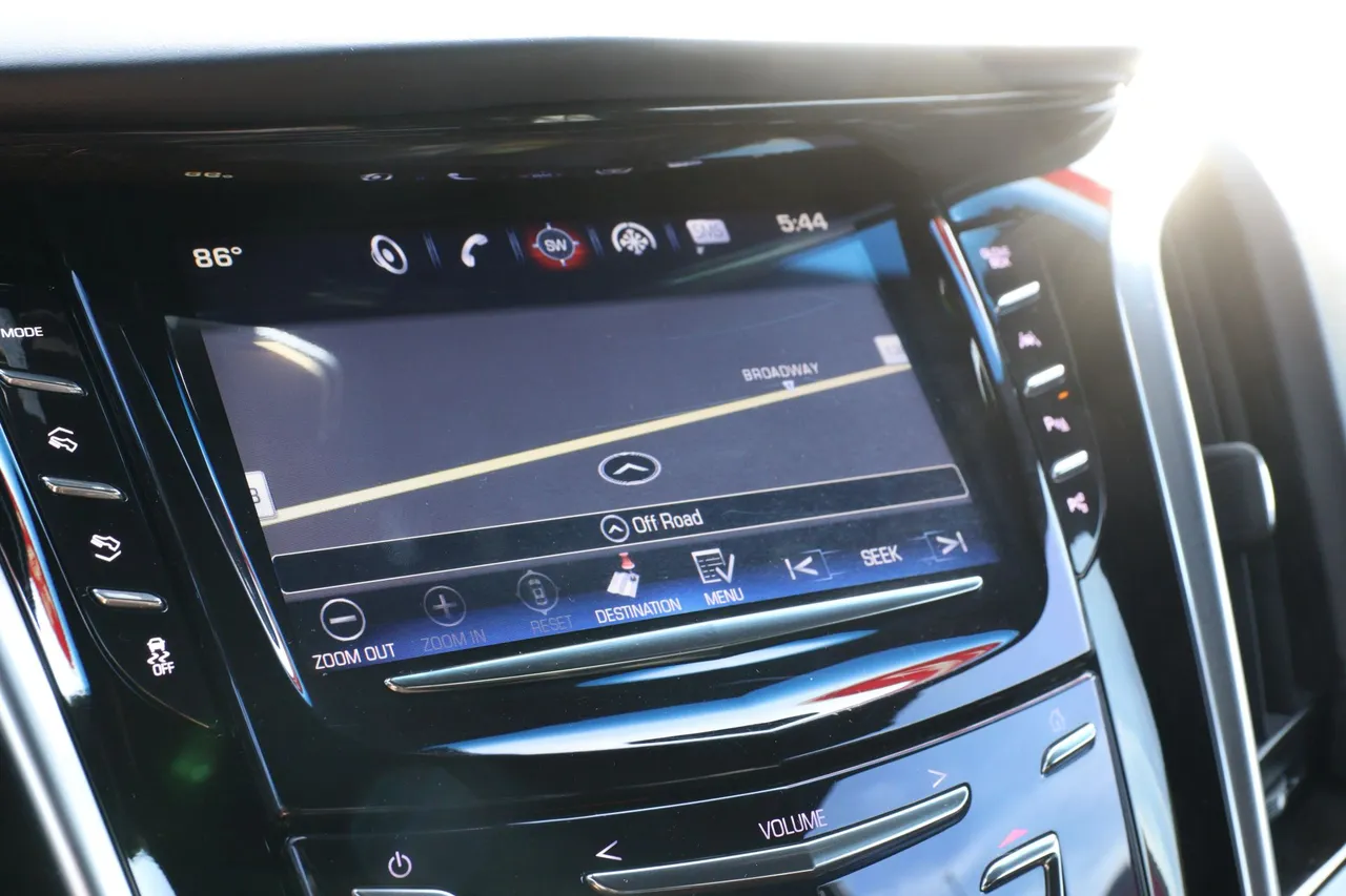 2018 Cadillac Escalade — photo 28 of 36