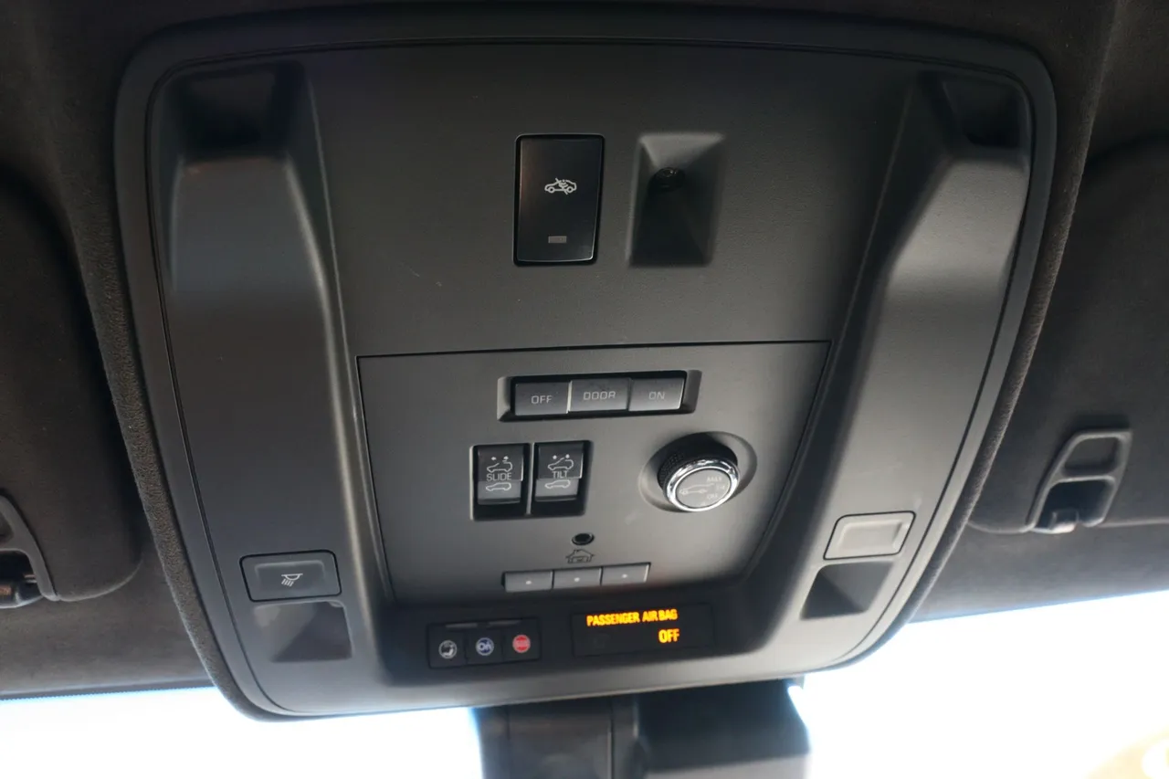 2018 Cadillac Escalade — photo 29 of 36