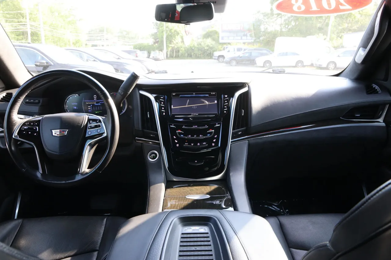 2018 Cadillac Escalade — photo 32 of 36