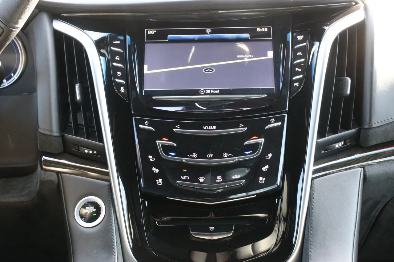 2018 Cadillac Escalade — photo 34 of 36