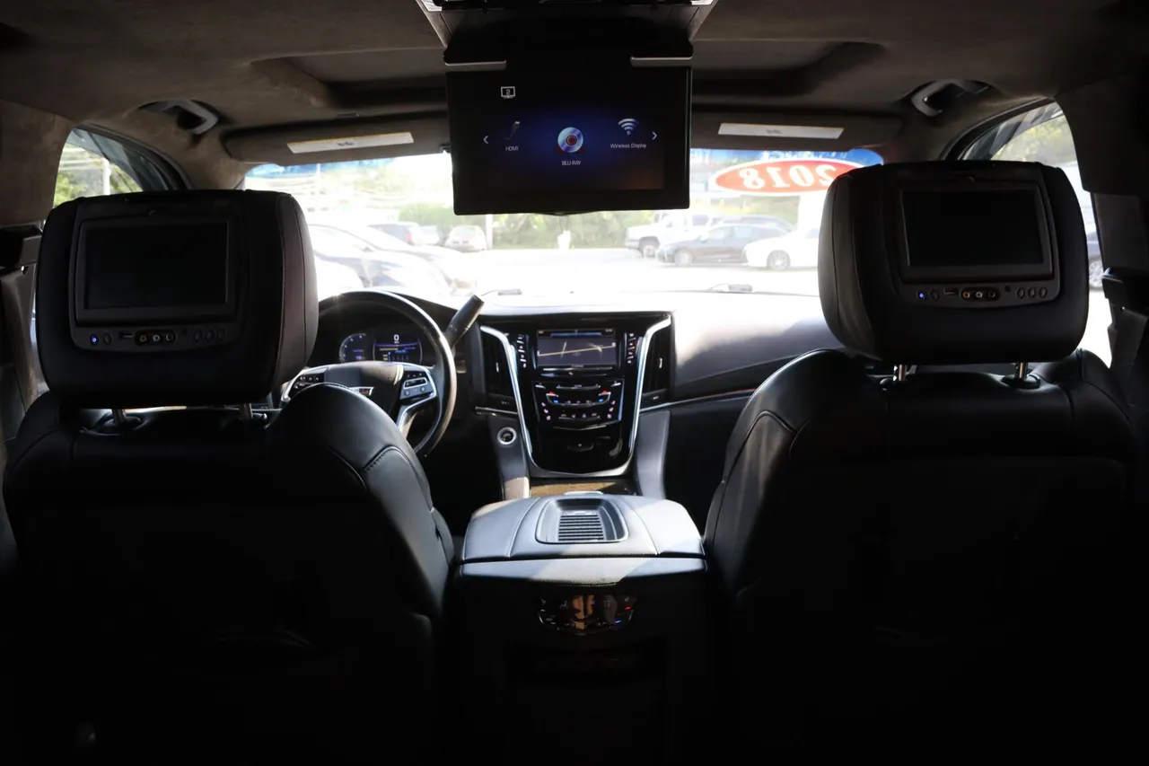 2018 Cadillac Escalade — photo 35 of 36