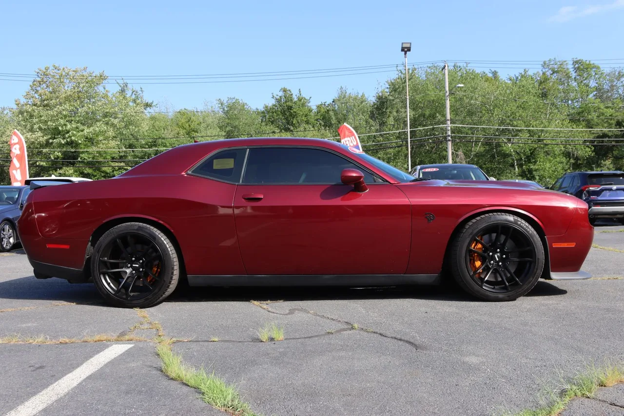 2018 Dodge Challenger — photo 4 of 24