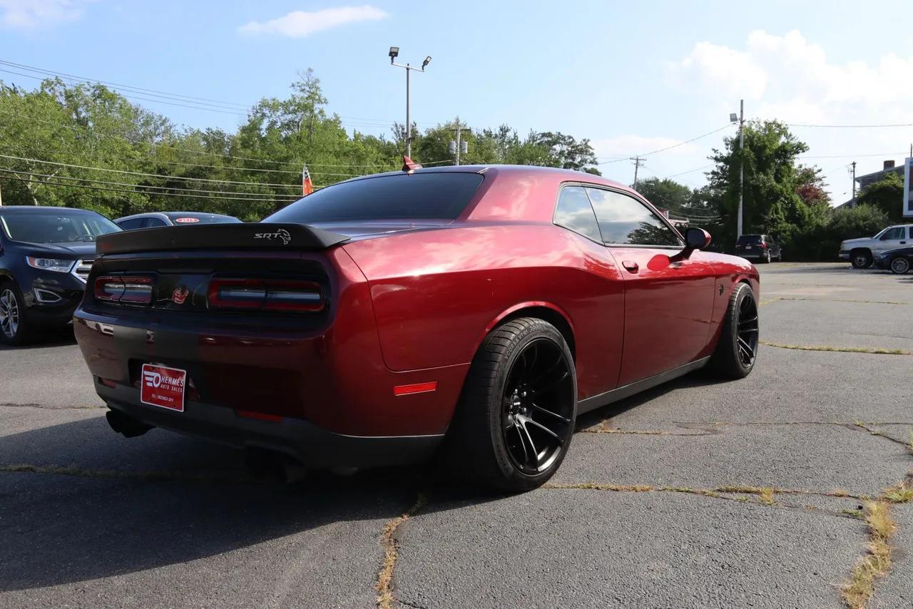 2018 Dodge Challenger — photo 5 of 24