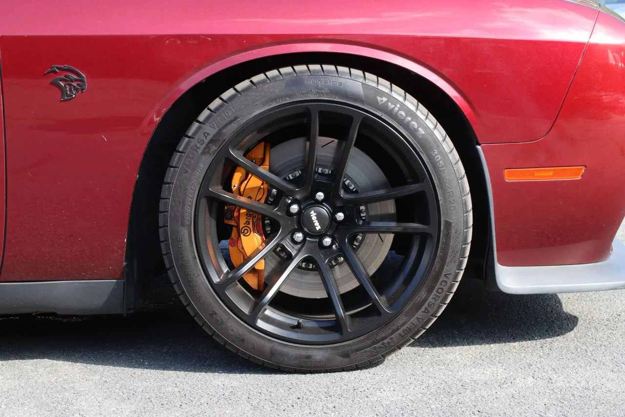2018 Dodge Challenger — photo 6 of 24