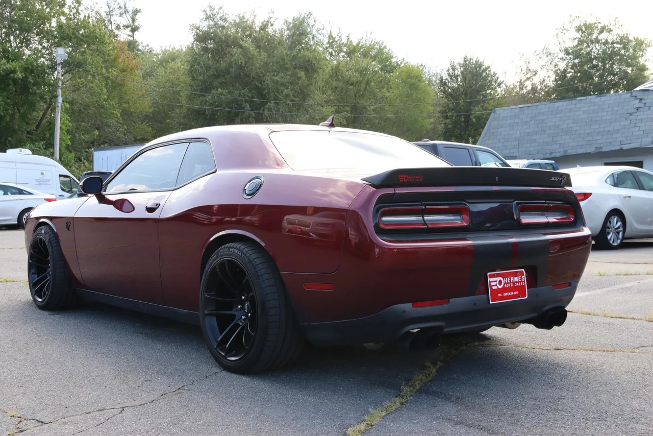 2018 Dodge Challenger — photo 8 of 24