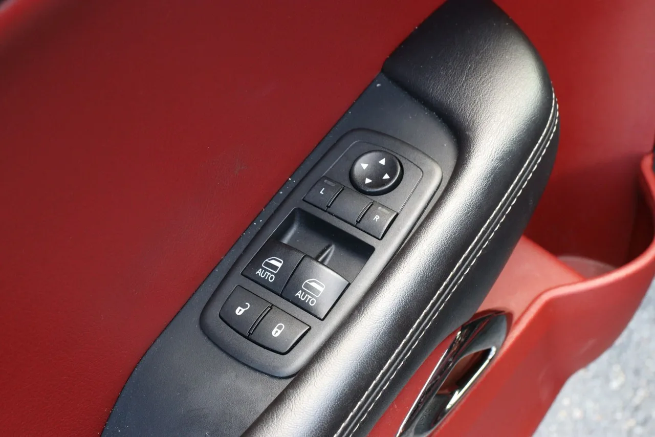 2018 Dodge Challenger — photo 12 of 24