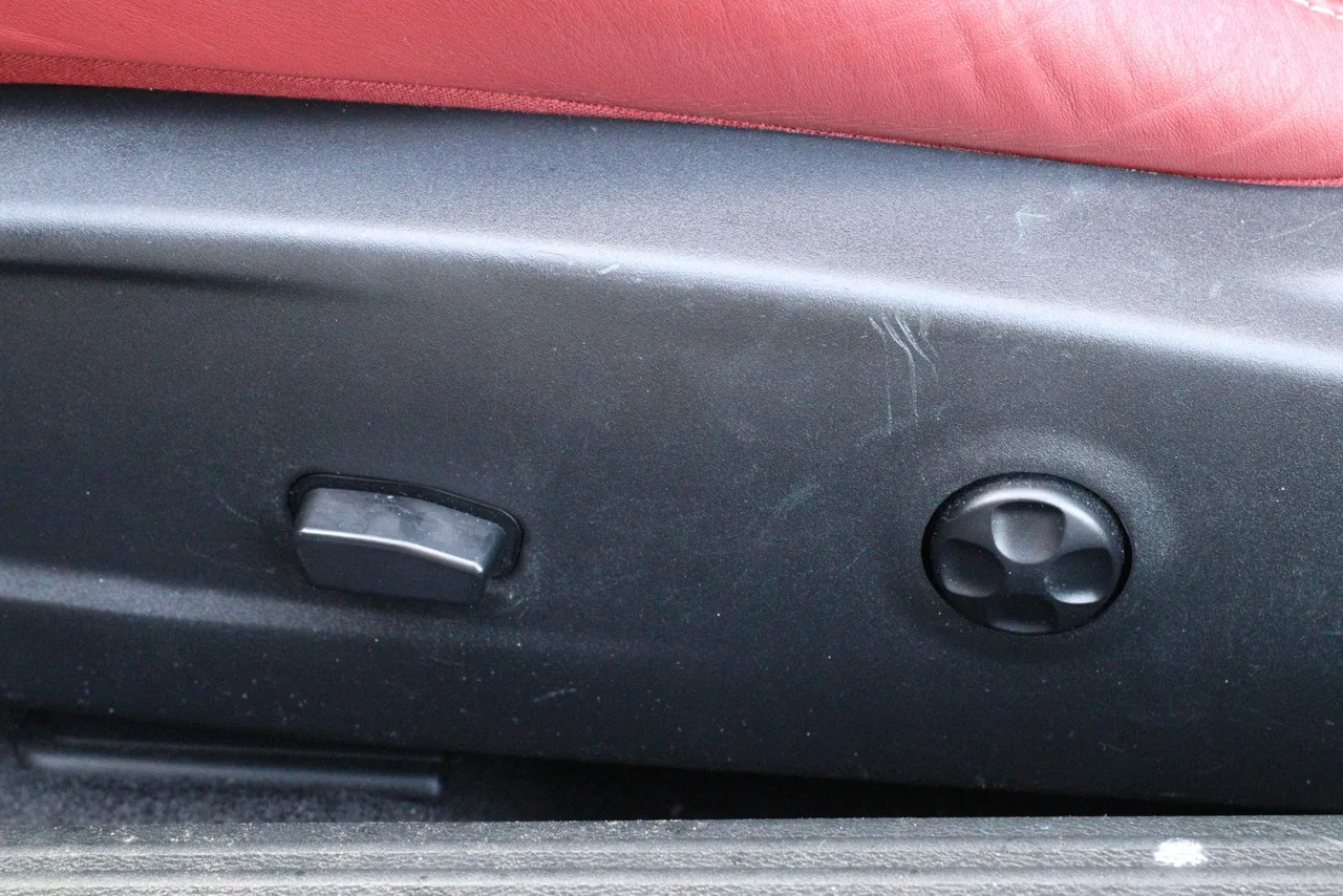 2018 Dodge Challenger — photo 13 of 24