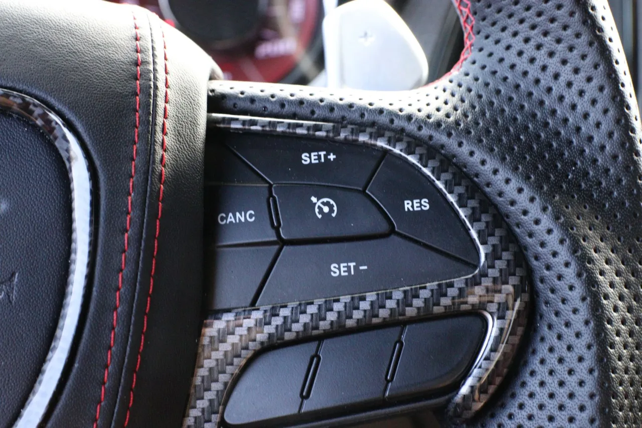 2018 Dodge Challenger — photo 16 of 24