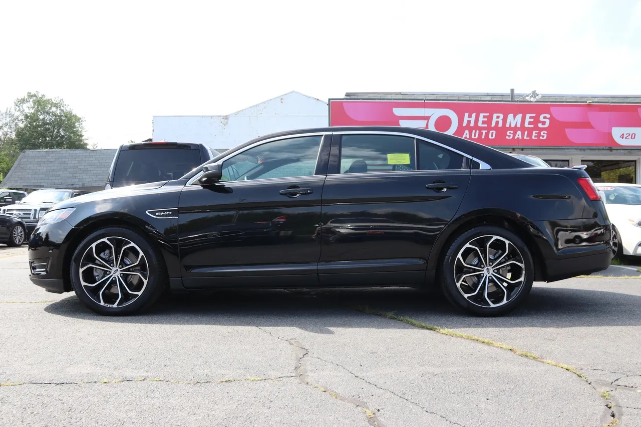 2018 Ford Taurus — photo 2 of 34