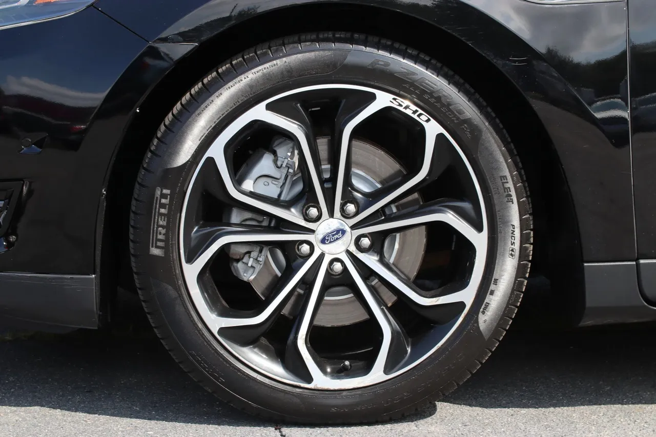 2018 Ford Taurus — photo 8 of 34