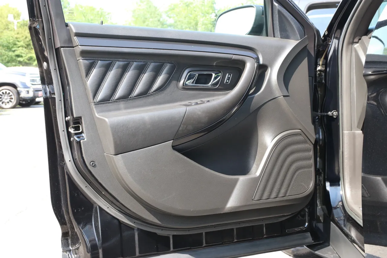 2018 Ford Taurus — photo 12 of 34