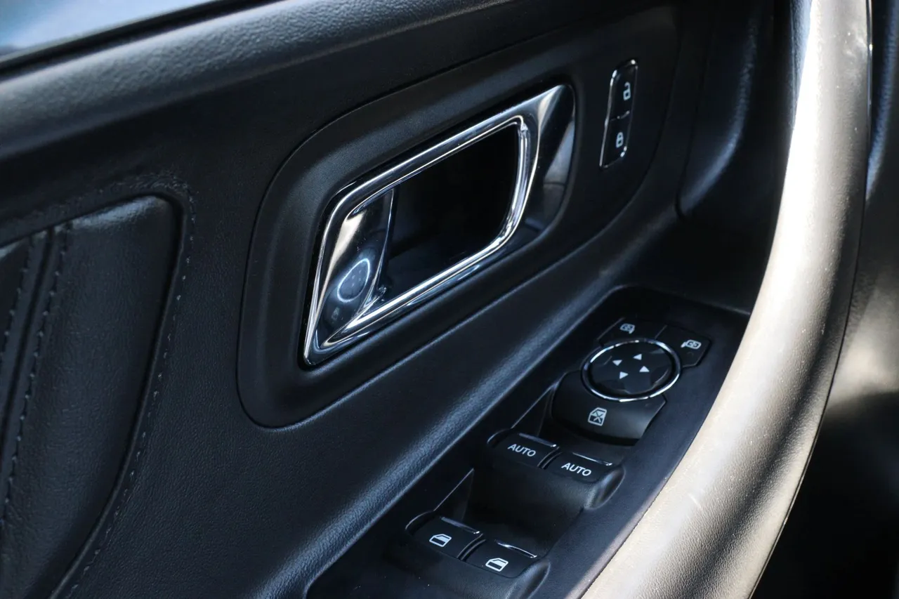 2018 Ford Taurus — photo 13 of 34