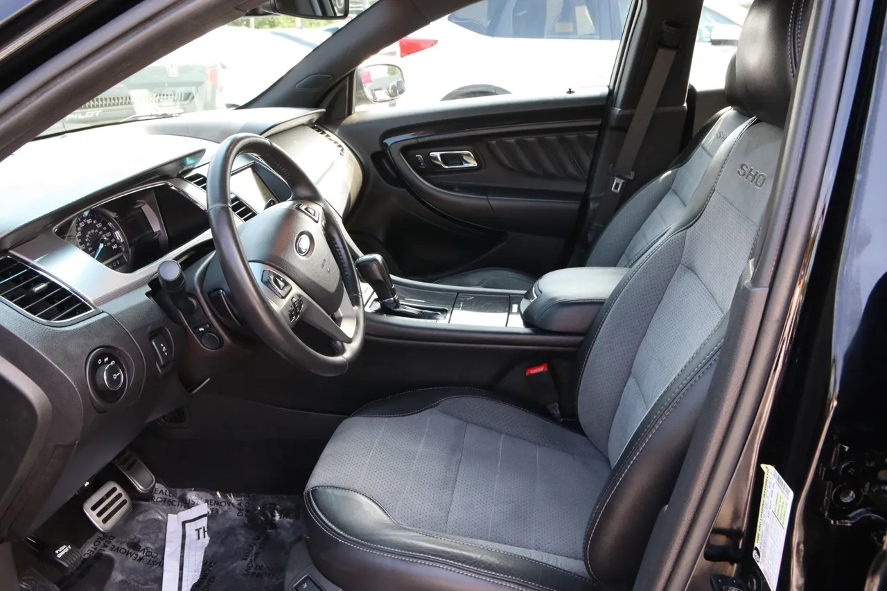 2018 Ford Taurus — photo 14 of 34