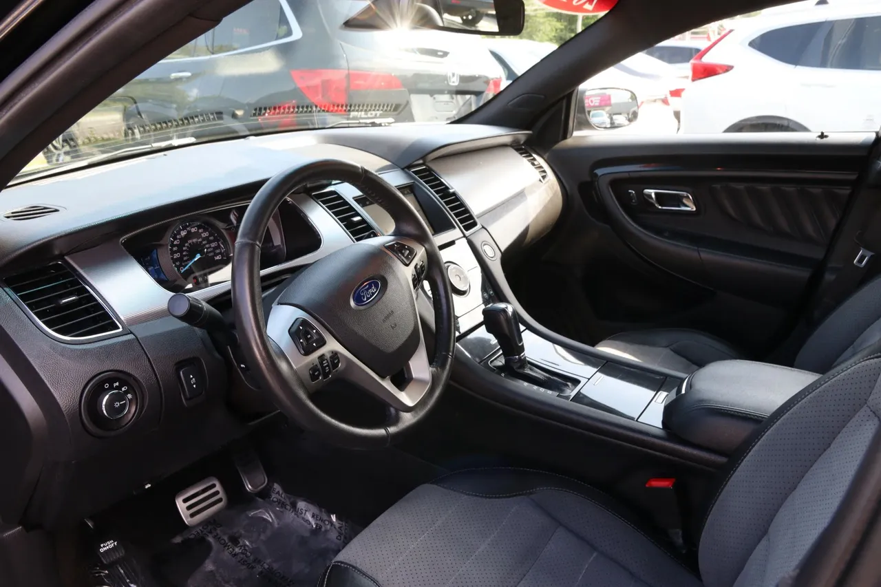2018 Ford Taurus — photo 15 of 34