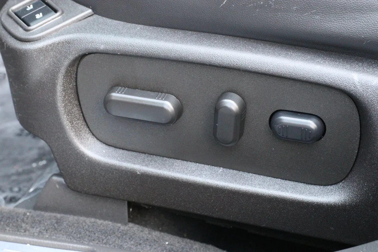 2018 Ford Taurus — photo 16 of 34