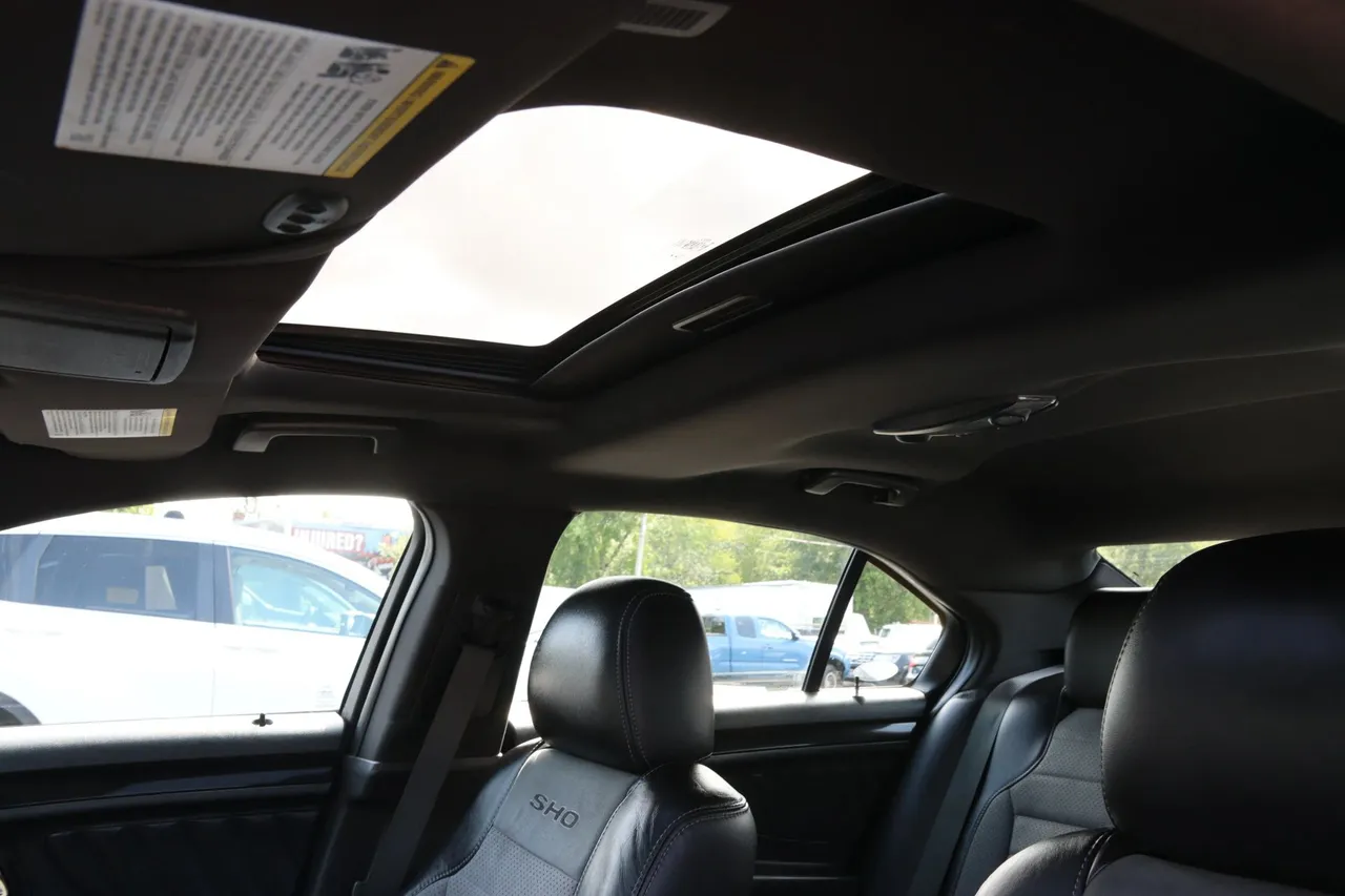 2018 Ford Taurus — photo 28 of 34