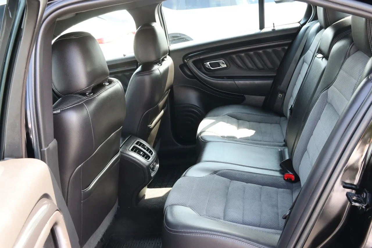 2018 Ford Taurus — photo 30 of 34