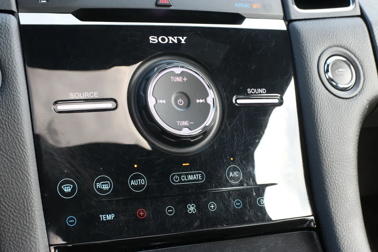 2018 Ford Taurus — photo 32 of 34