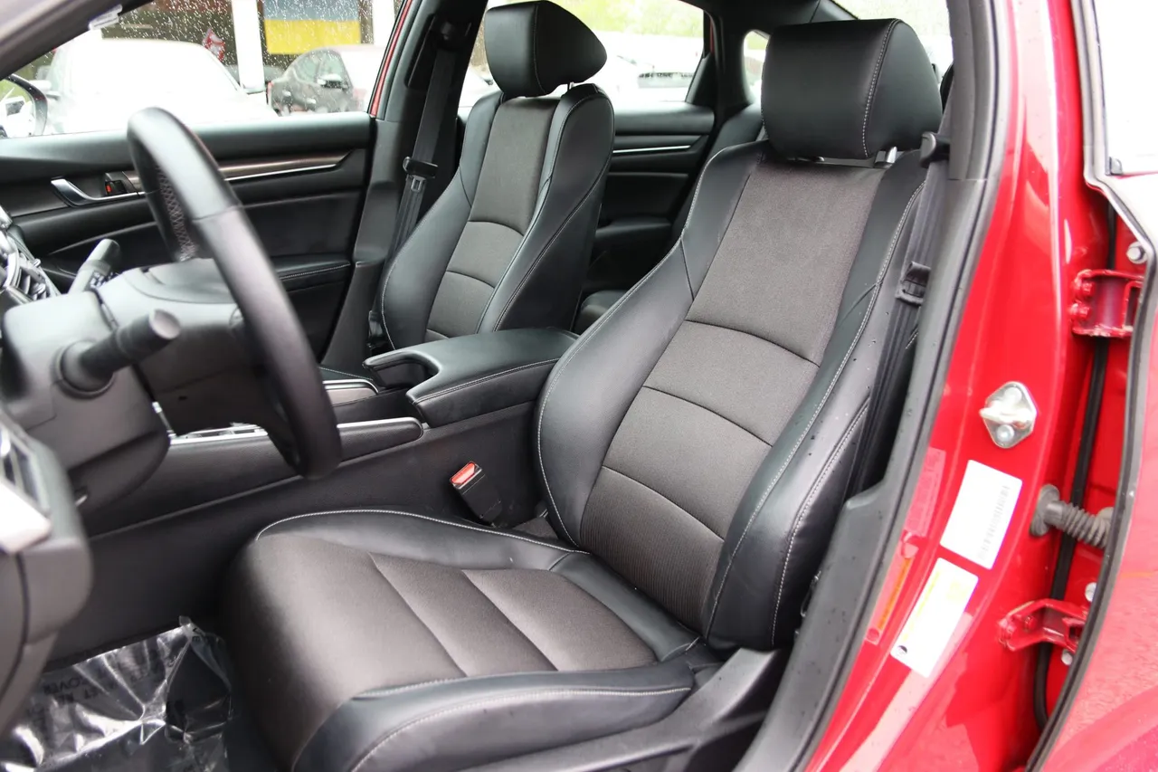 2018 Honda Accord — photo 11 of 28