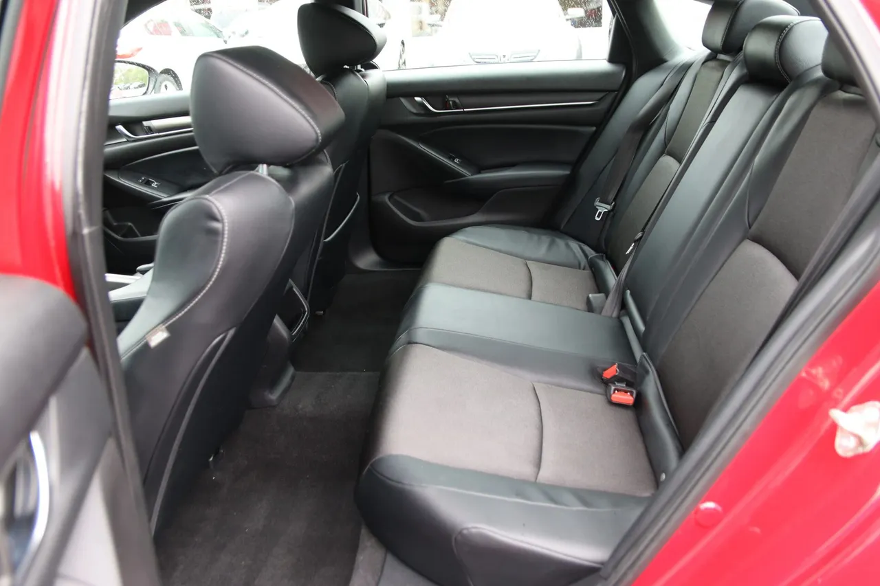 2018 Honda Accord — photo 15 of 28