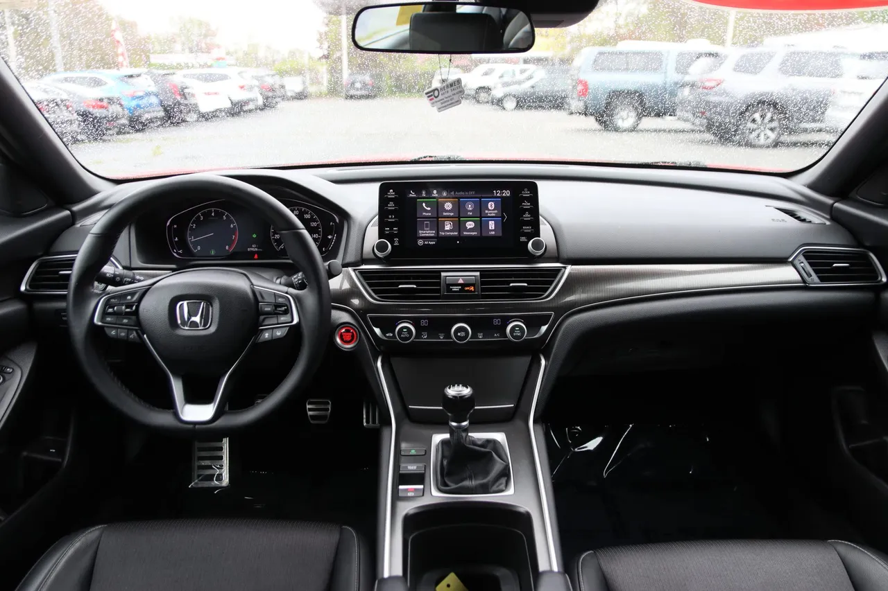 2018 Honda Accord — photo 17 of 28