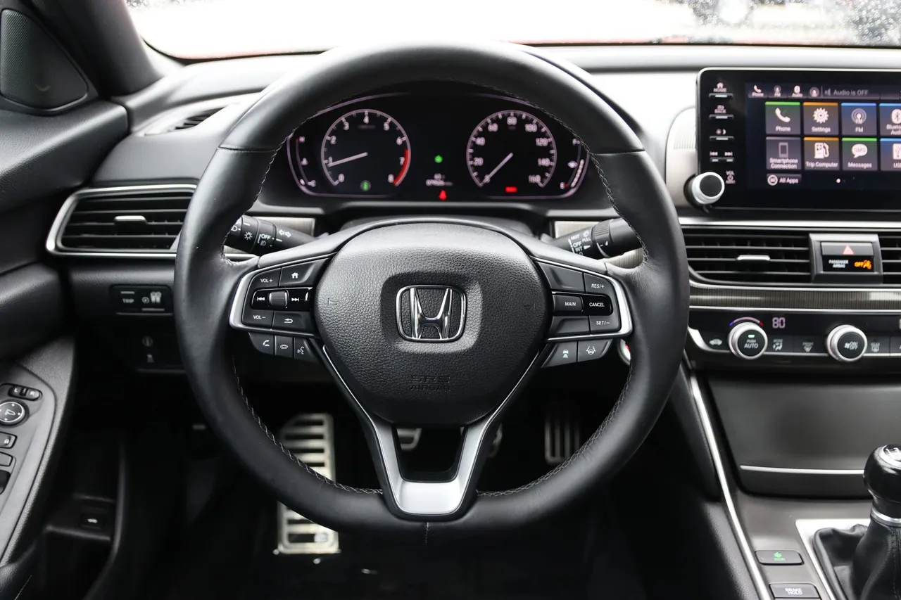 2018 Honda Accord — photo 18 of 28