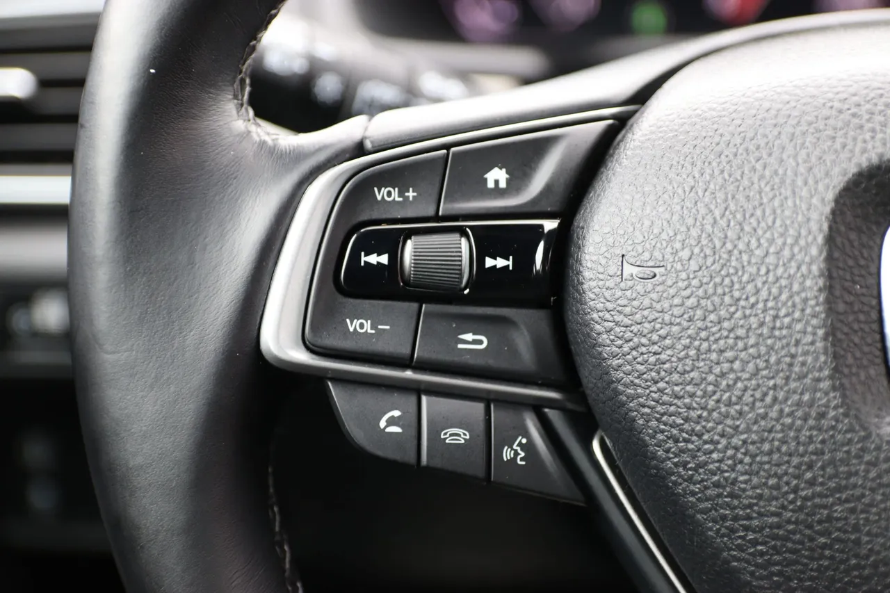 2018 Honda Accord — photo 19 of 28