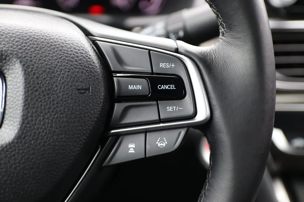 2018 Honda Accord — photo 20 of 28
