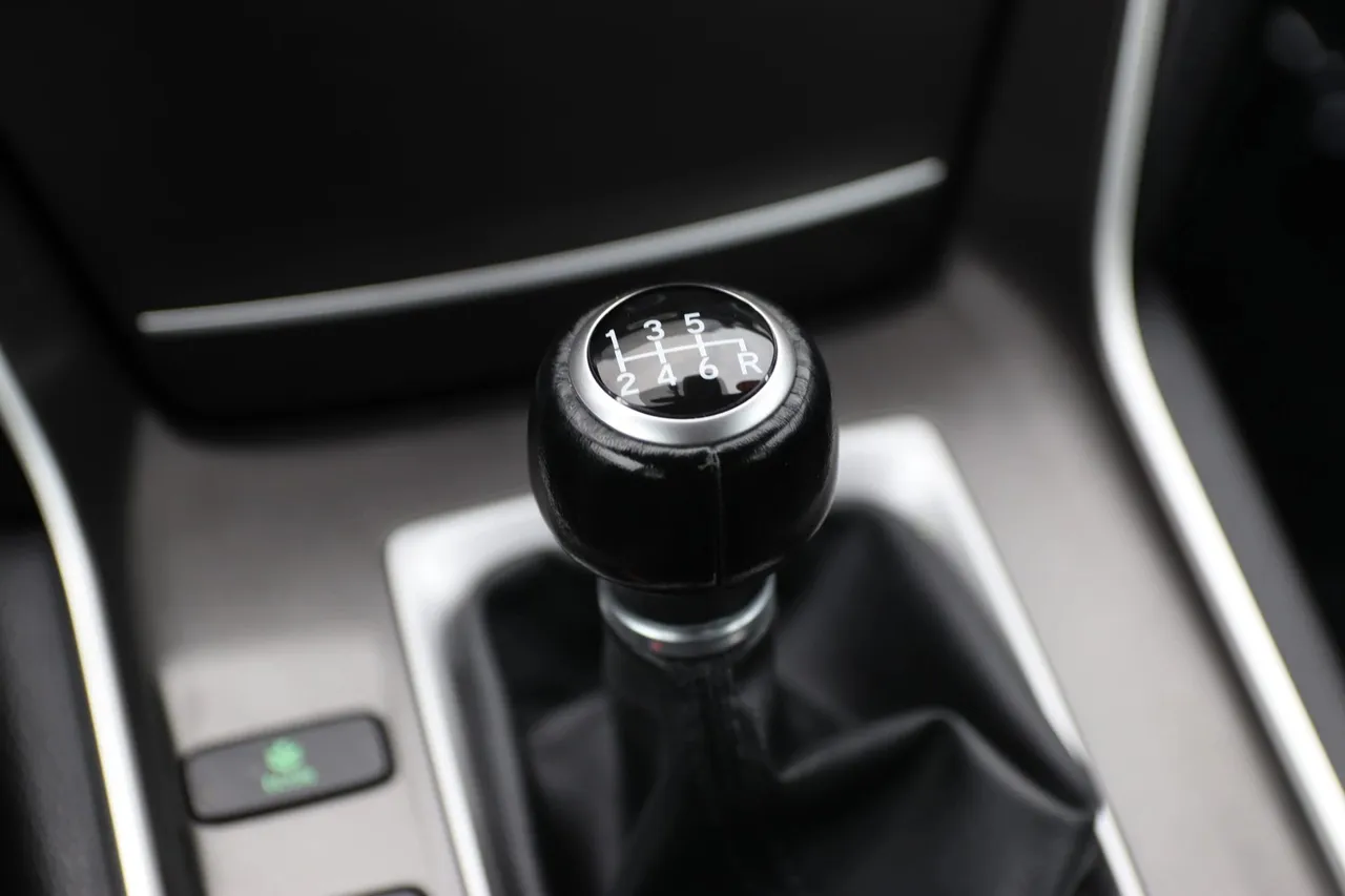 2018 Honda Accord — photo 22 of 28