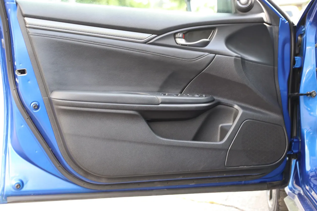 2018 Honda Civic — photo 9 of 30