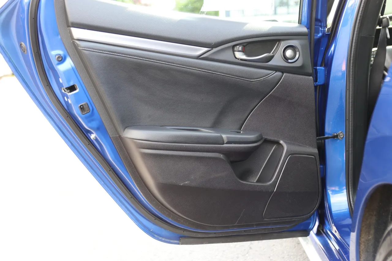 2018 Honda Civic — photo 13 of 30