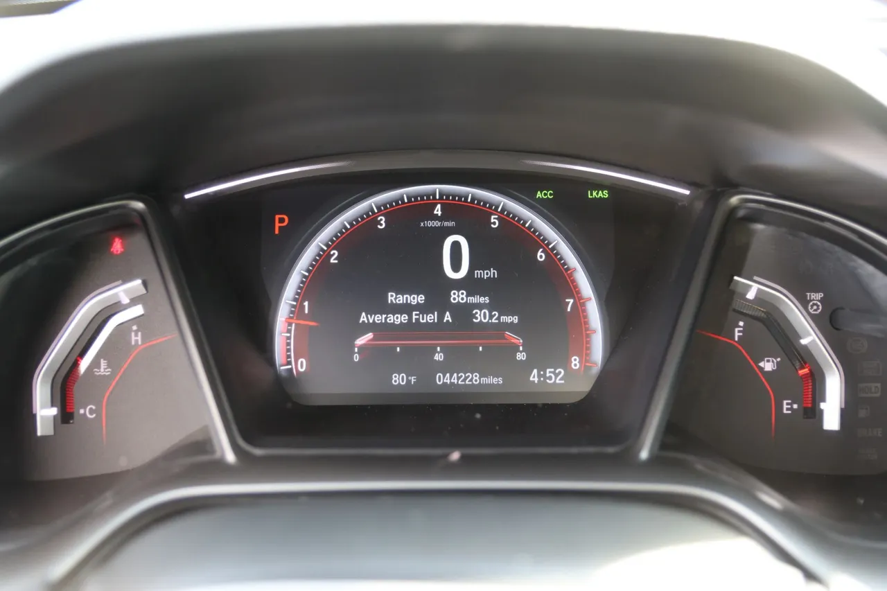 2018 Honda Civic — photo 18 of 30