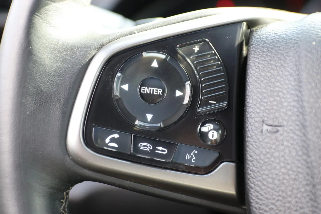 2018 Honda Civic — photo 19 of 30