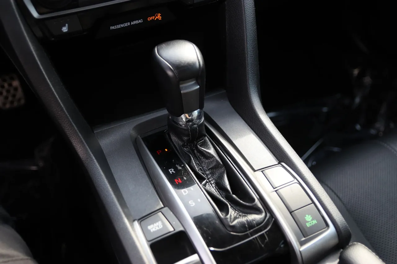 2018 Honda Civic — photo 24 of 30