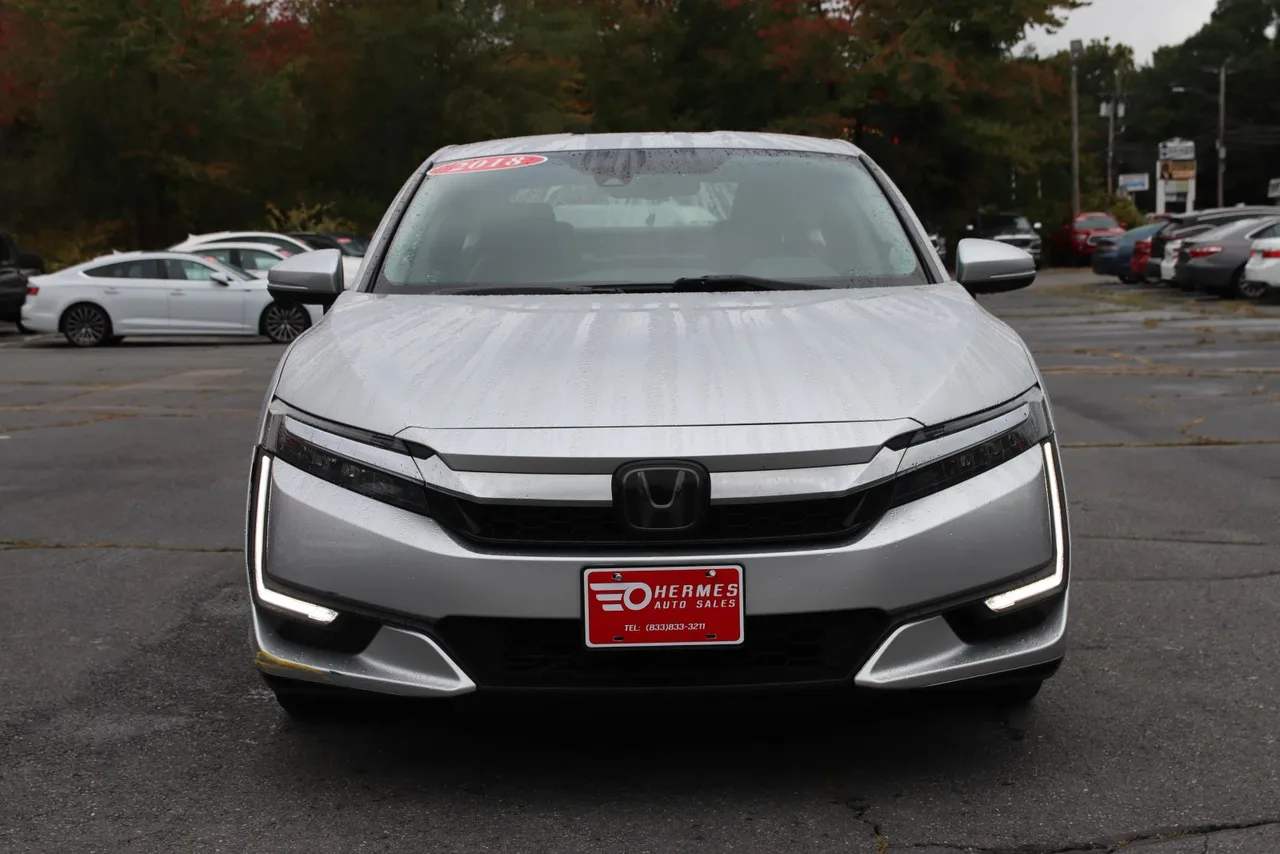 2018 Honda Clarity Plug-IN Hybrid Sedan 4D in Silver — photo 2 of 38
