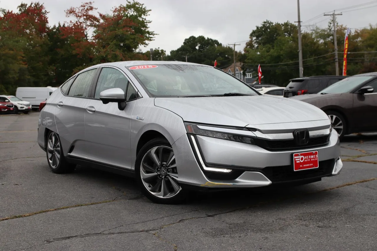 2018 Honda Clarity Plug-IN Hybrid Sedan 4D in Silver — photo 3 of 38