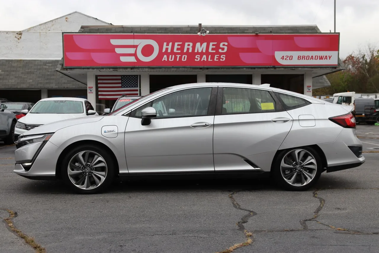 2018 Honda Clarity Plug-IN Hybrid Sedan 4D in Silver — photo 5 of 38