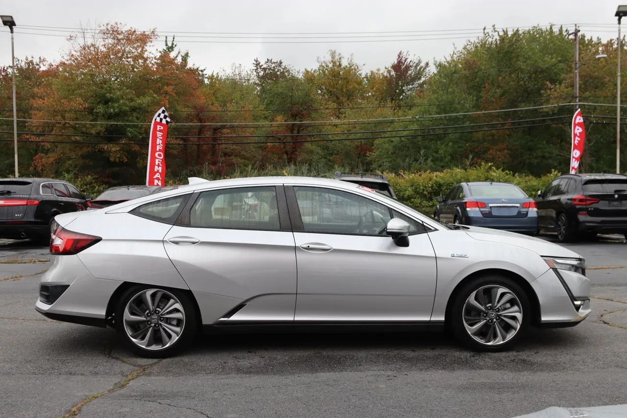 2018 Honda Clarity Plug-IN Hybrid Sedan 4D in Silver — photo 6 of 38