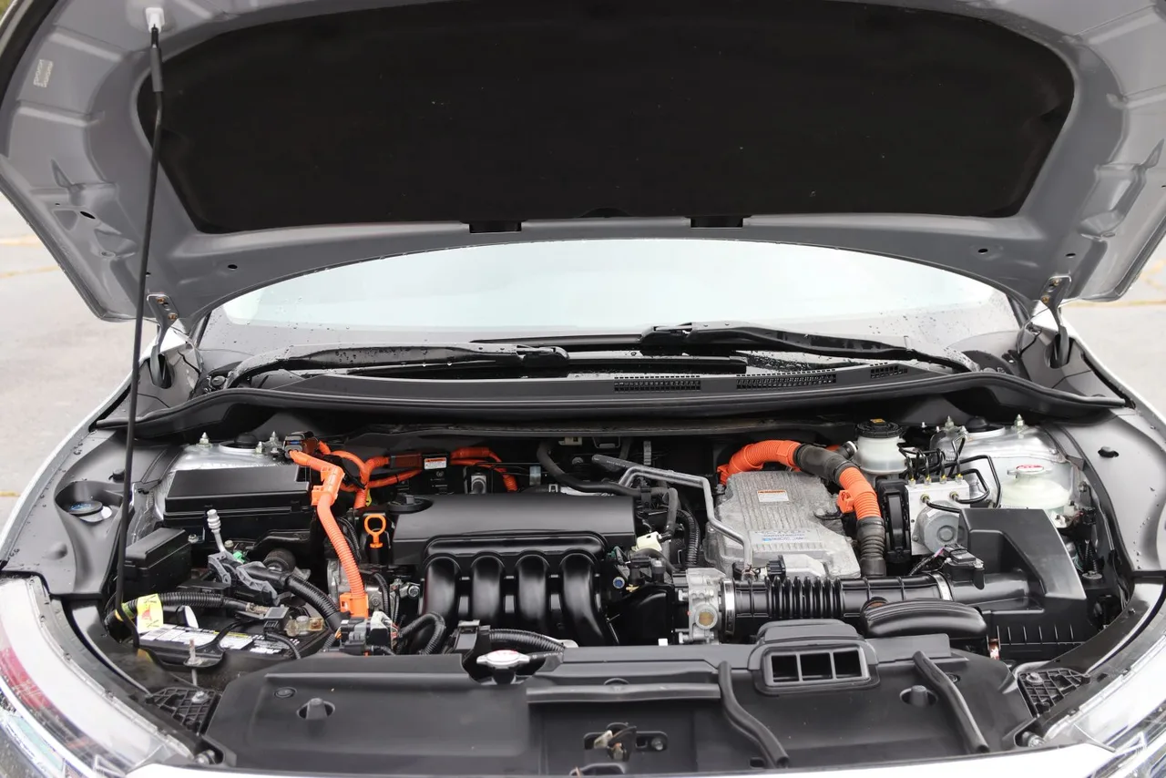 2018 Honda Clarity Plug-IN Hybrid Sedan 4D in Silver — photo 11 of 38
