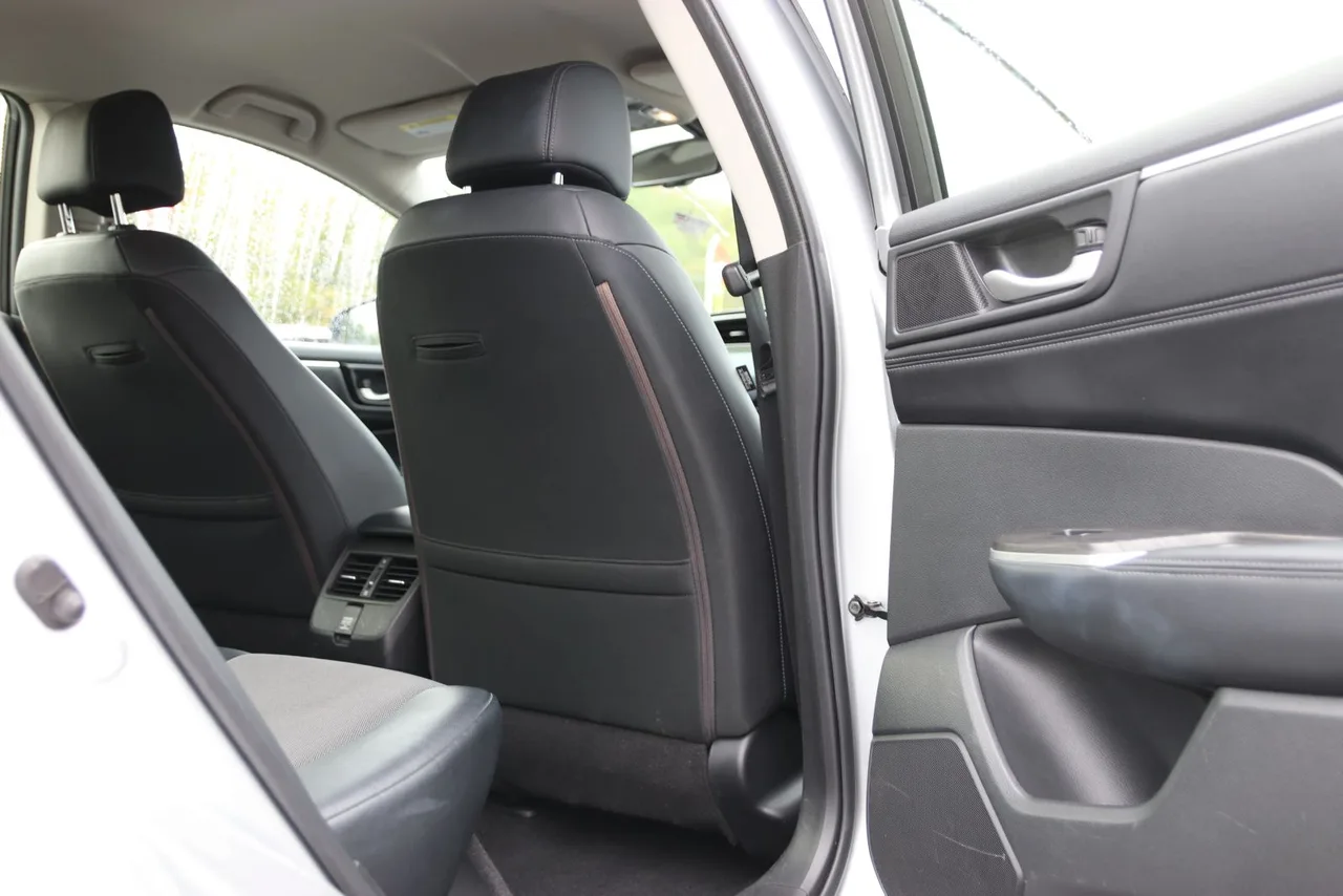 2018 Honda Clarity Plug-IN Hybrid Sedan 4D in Silver — photo 19 of 38