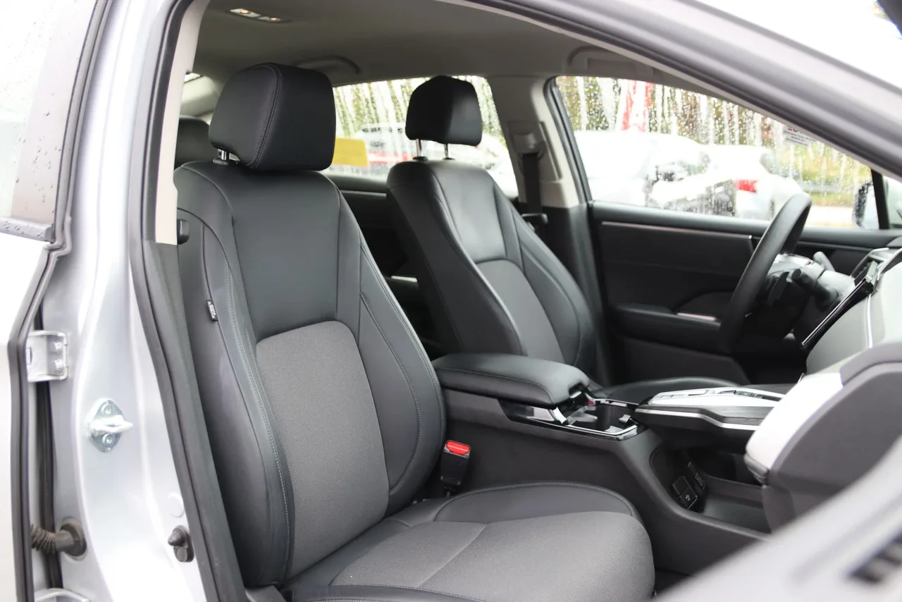 2018 Honda Clarity Plug-IN Hybrid Sedan 4D in Silver — photo 23 of 38
