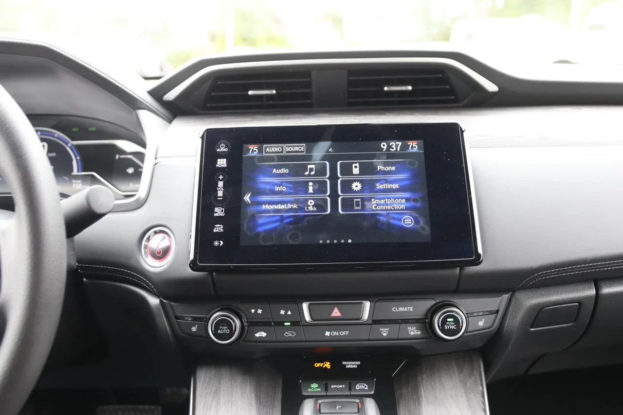 2018 Honda Clarity Plug-IN Hybrid Sedan 4D in Silver — photo 26 of 38