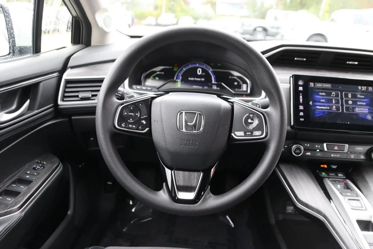 2018 Honda Clarity Plug-IN Hybrid Sedan 4D in Silver — photo 27 of 38