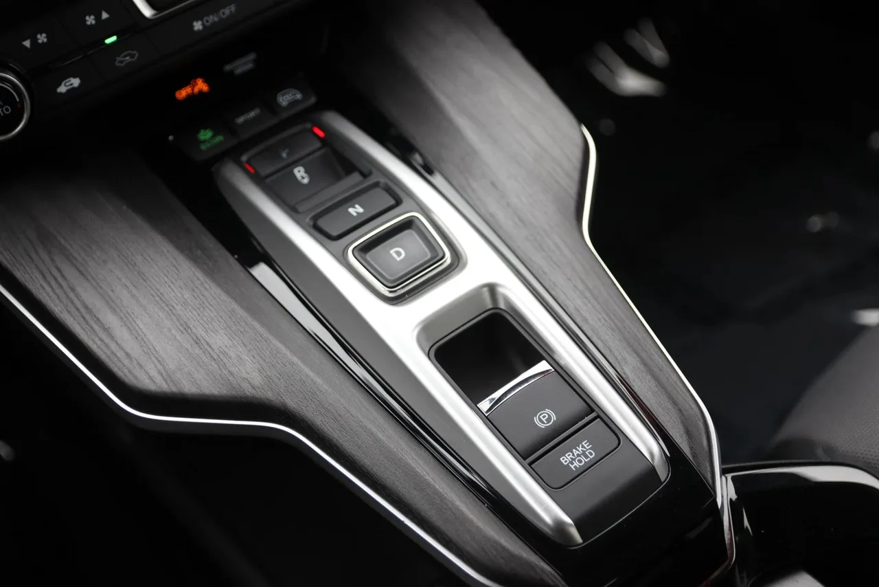 2018 Honda Clarity Plug-IN Hybrid Sedan 4D in Silver — photo 32 of 38