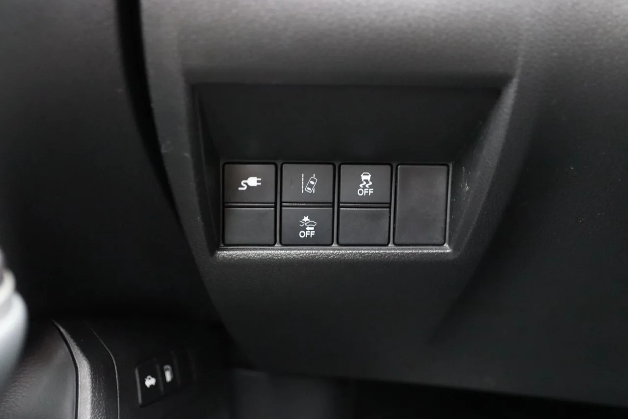 2018 Honda Clarity Plug-IN Hybrid Sedan 4D in Silver — photo 33 of 38