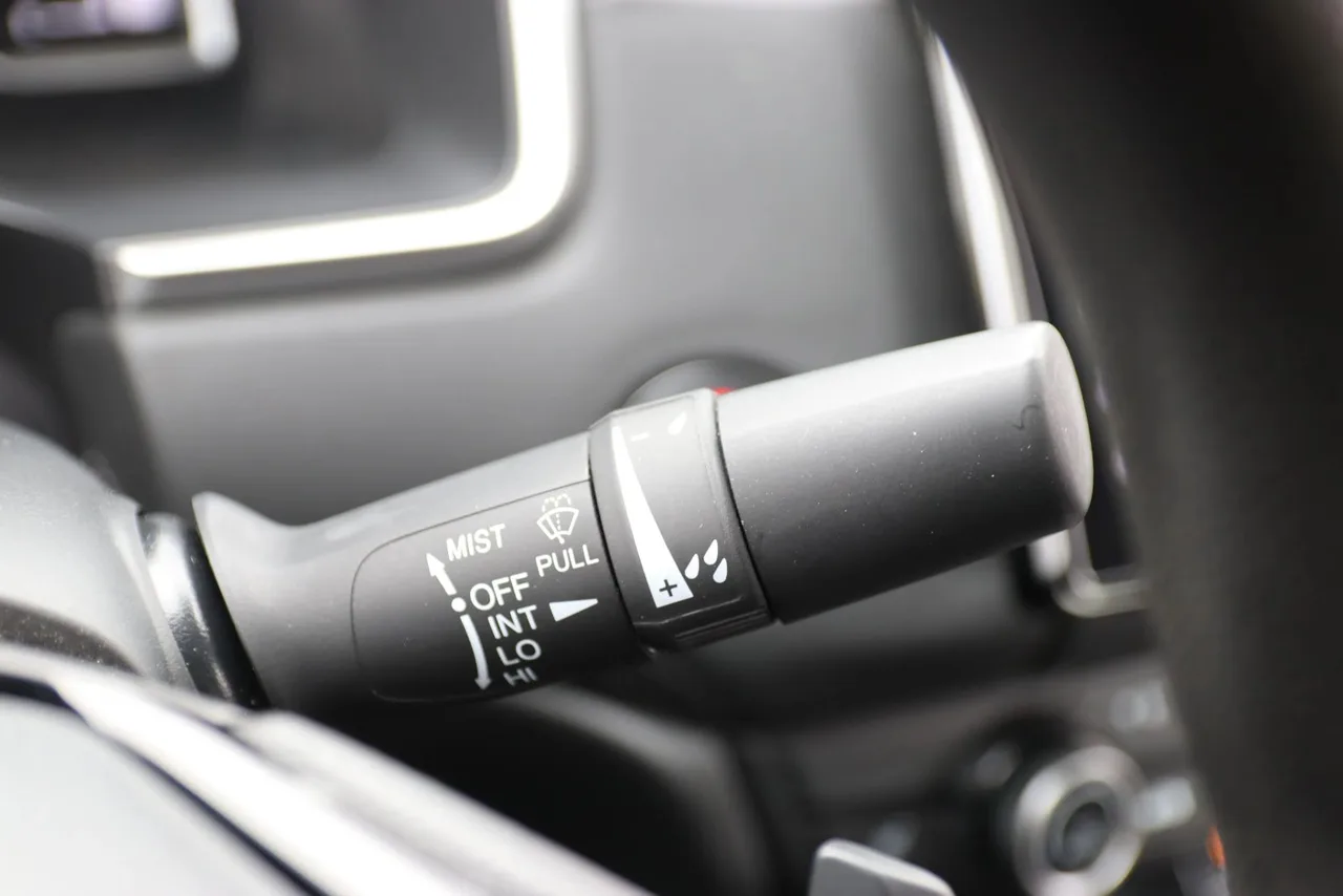 2018 Honda Clarity Plug-IN Hybrid Sedan 4D in Silver — photo 35 of 38